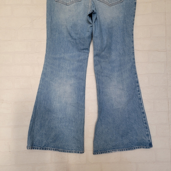 Express 70s Flare Mid Rise Stretch Light Wash Jeans - Picture 7 of 10